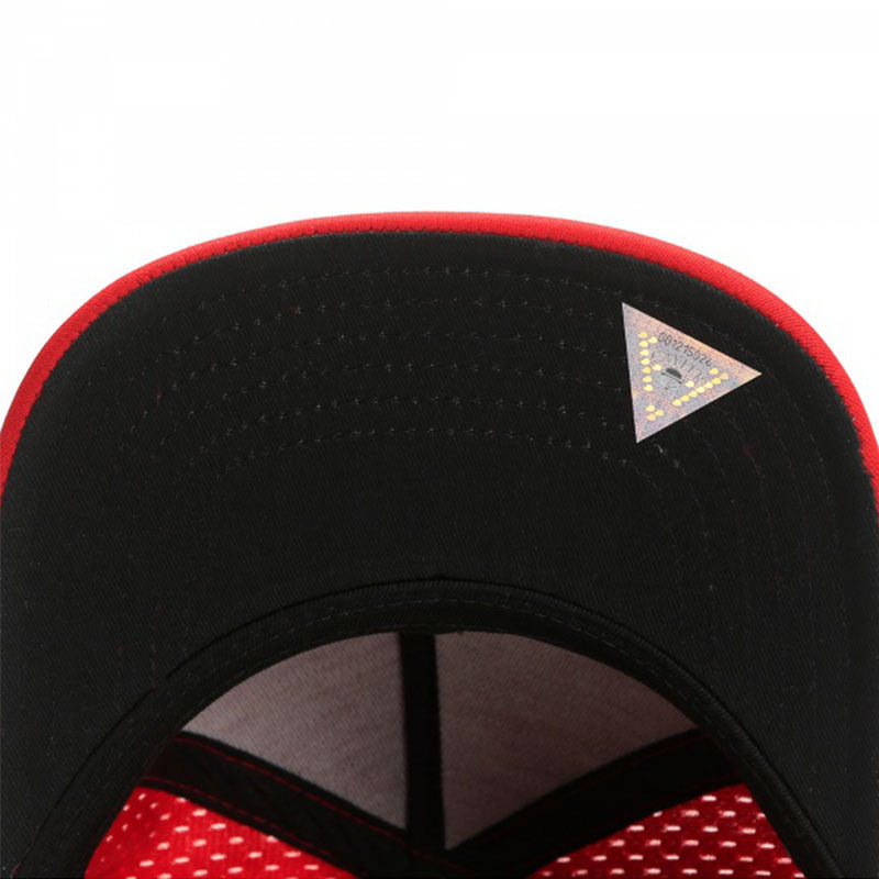 Trendy flat brimmed snapback hats mesh quick-drying and breathable