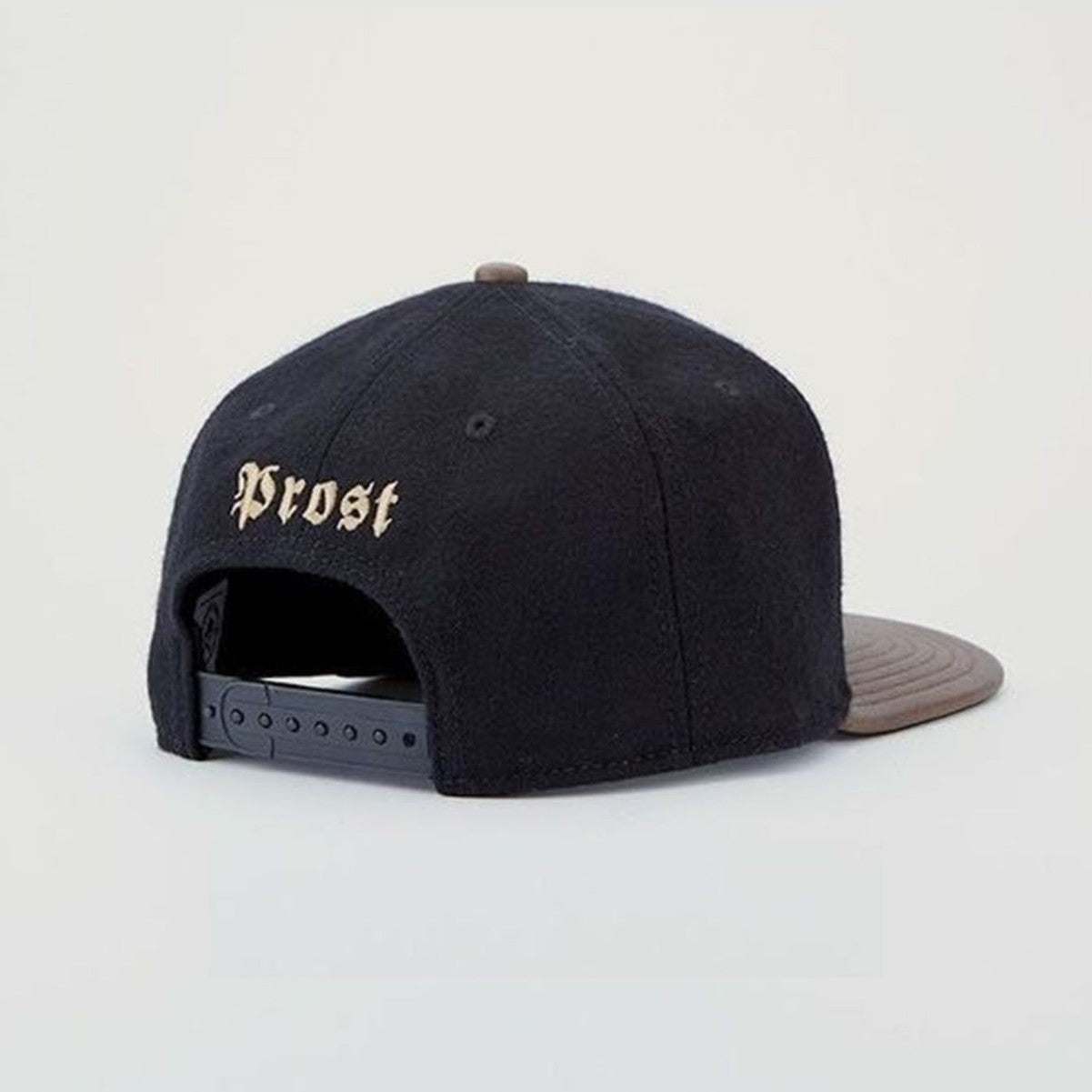 Trendy flat brimmed snapback hats woolen woven label
