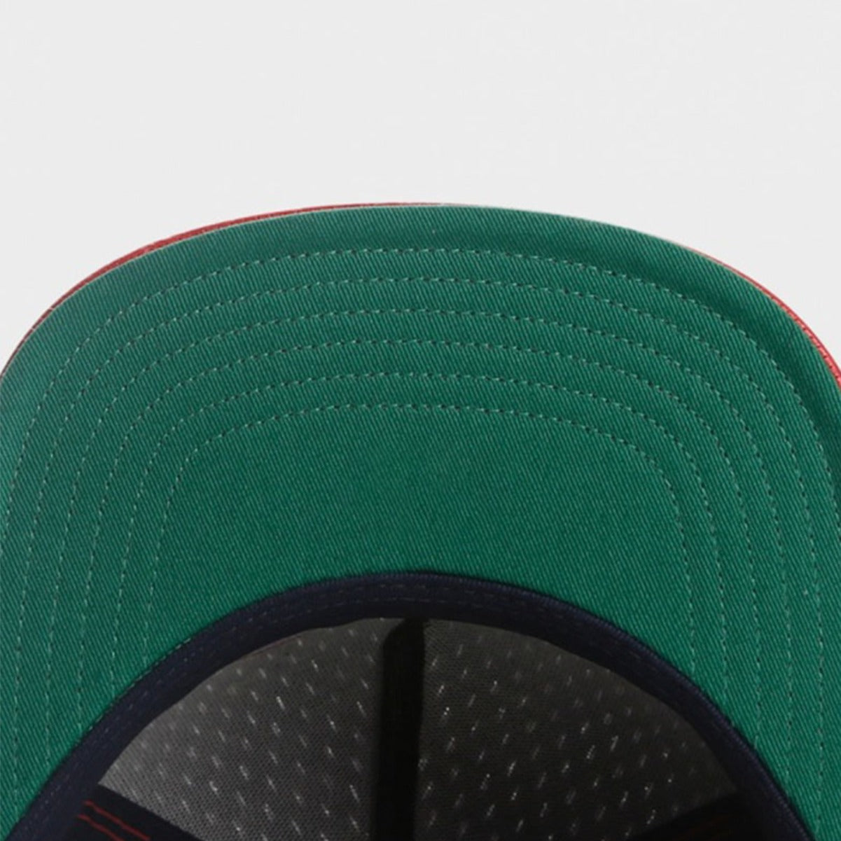 Trendy flat brimmed snapback hats embroider la creme breathable mesh