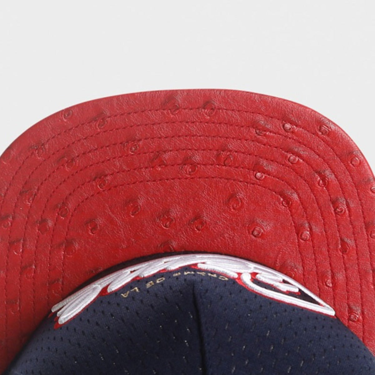 Trendy flat brimmed snapback hats embroider la creme breathable mesh