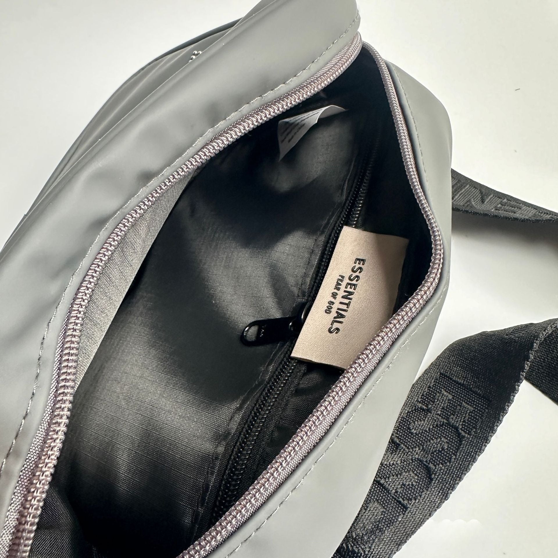 FOG ESSENTIALS Bag Messenger bag Commuter breast bag Lightweight mobile phone bag Small satchel